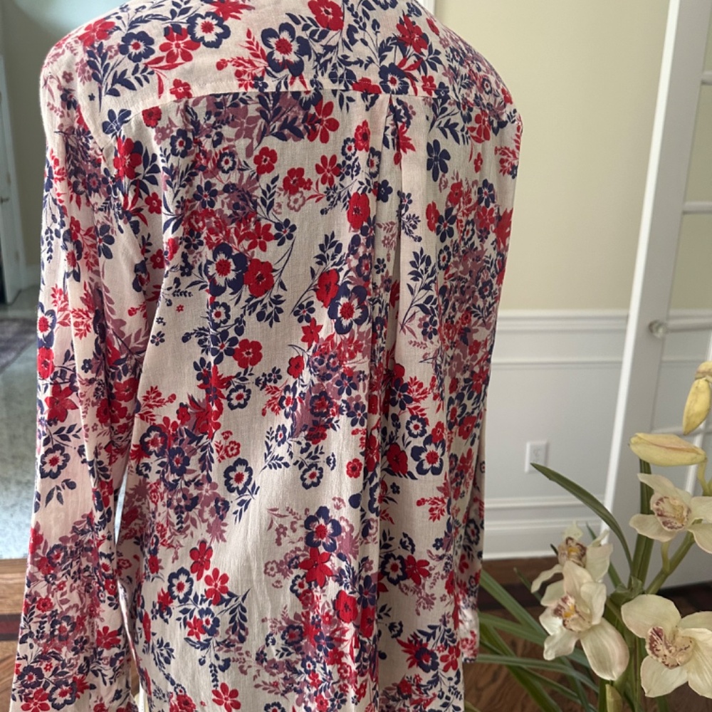XiRENA Floral Blouse - XS - Picture 4 of 9